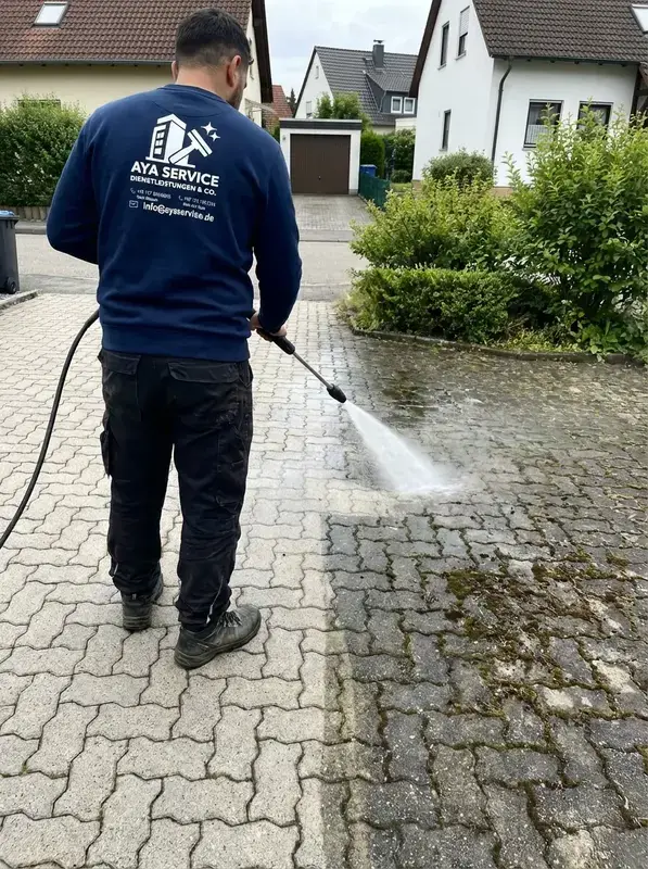 Pflastersteinreinigung mit Hochdrucklanze - AYA Gebäudeservice