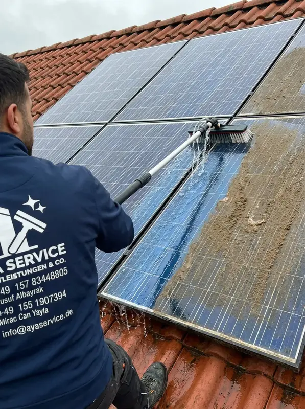 AYA Gebäudeservice Solaranlagenreinigung
